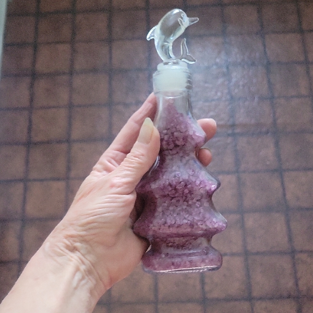 Purple Bath Salt with Dolphin Cap